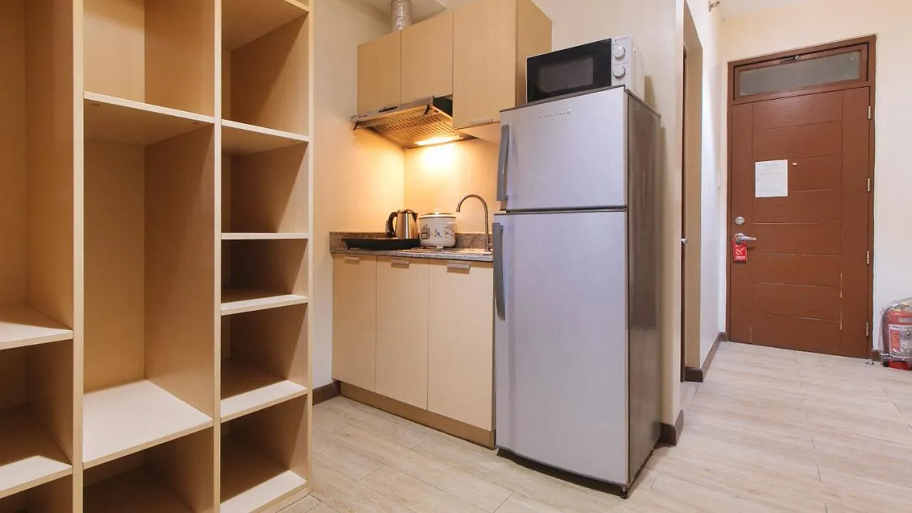 Reddoorz Plus @ Cuarto Verde Staycation Las Pinas